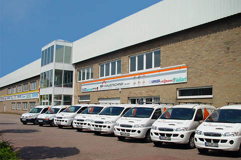 Bild von: Unser Firmengebäude von Außen mit unseren Fahrzeugen